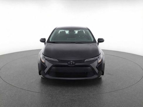 Used 2025 Toyota Corolla LE image 2