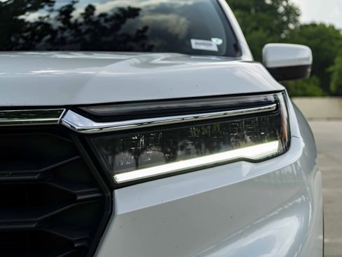 Used 2025 Honda Pilot EX-L image 11
