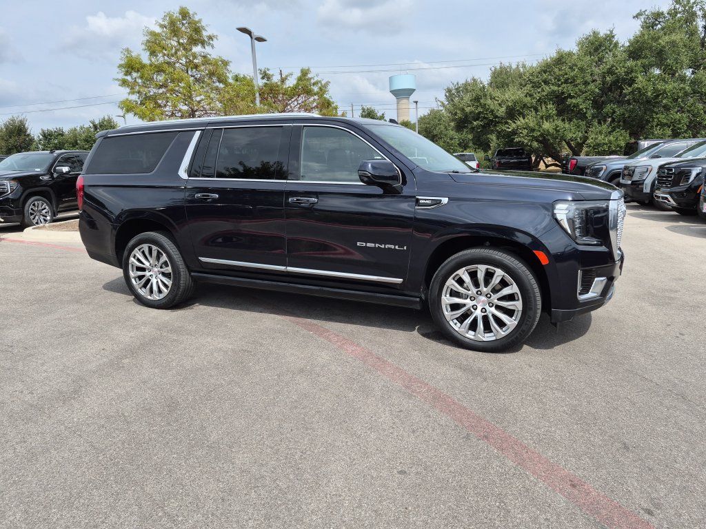 Used 2023 GMC Yukon XL Denali AWD/4WD image 12