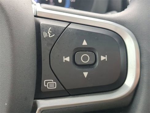 Used 2022 Volvo XC60 B5 Momentum w/ Advanced Package image 25