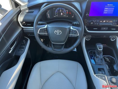Certified 2025 Toyota Grand Highlander FWD image 17