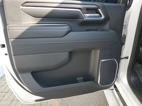 Used 2024 GMC Sierra 2500 SLT w/ SLT Premium Package image 33