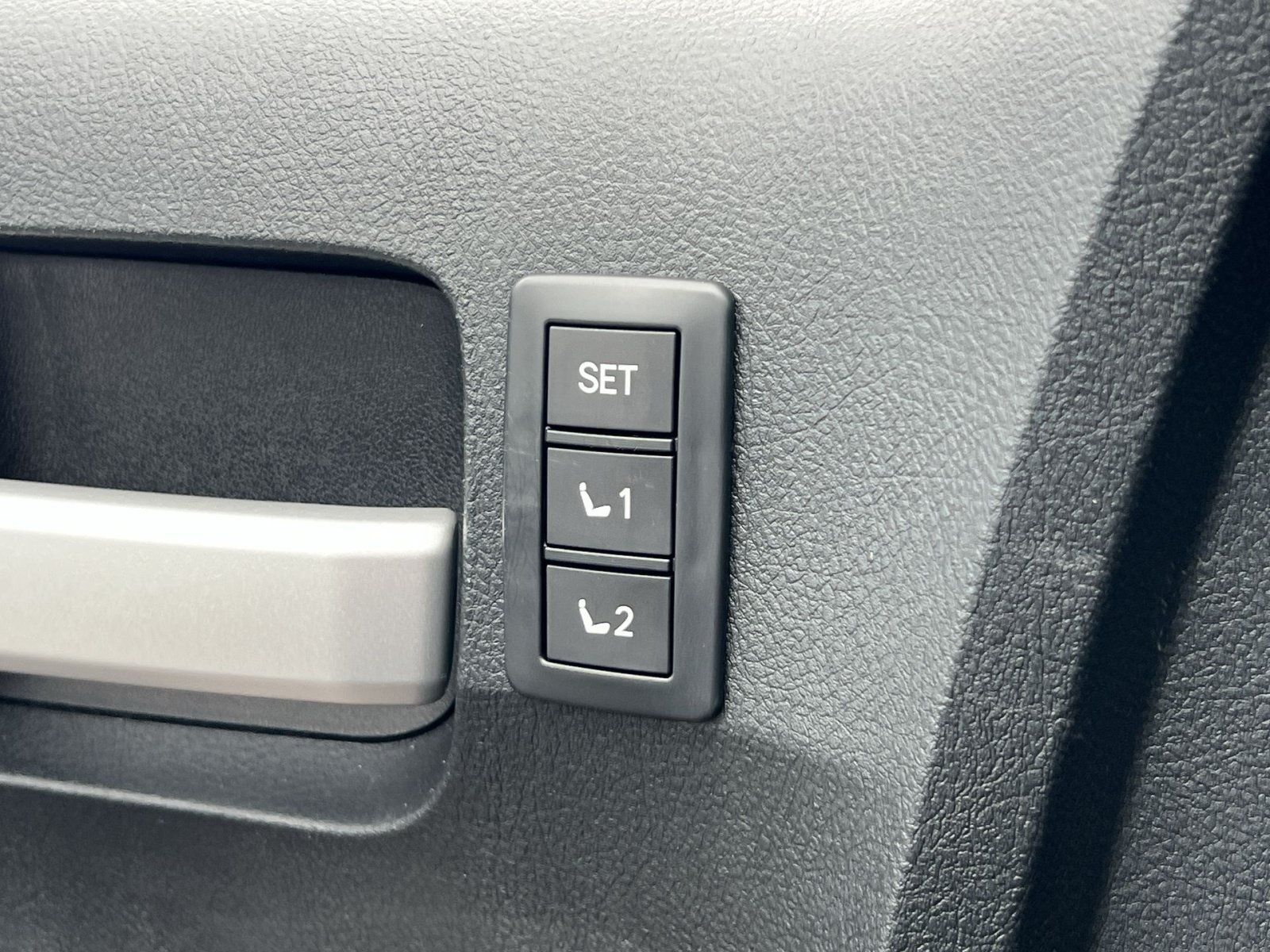 Used 2011 Toyota Tundra Limited w/ Memory Pkg AWD/4WD image 38