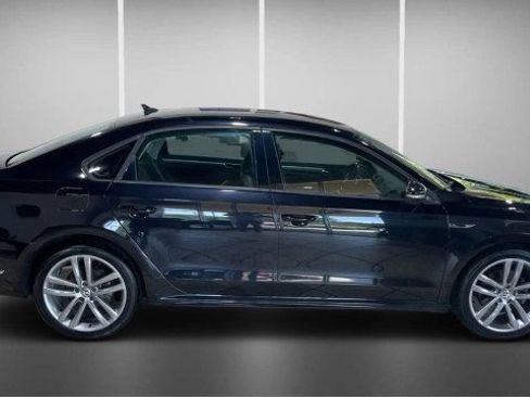 Used 2018 Volkswagen Passat 2.0T R-Line FWD image 3