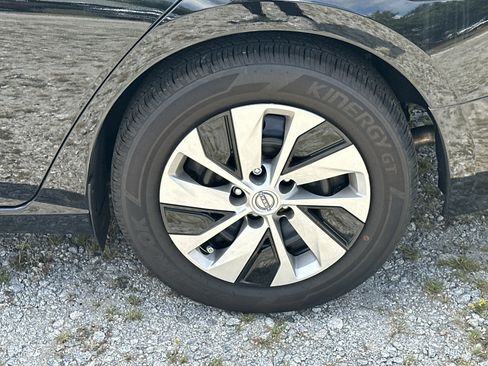 Used 2025 Nissan Altima 2.5 S FWD image 19