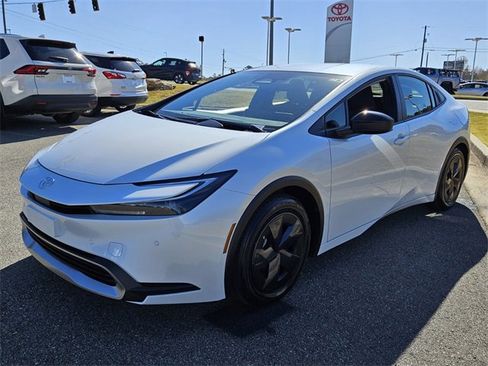 New 2026 Toyota Prius SE image 3