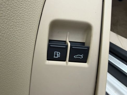Used 2014 Volkswagen Eos FWD image 15