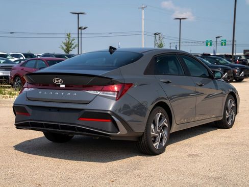 New 2025 Hyundai Elantra Sport image 7