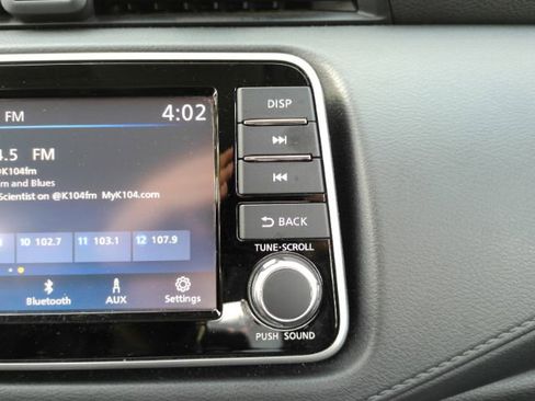 Used 2025 Nissan Versa S FWD image 38
