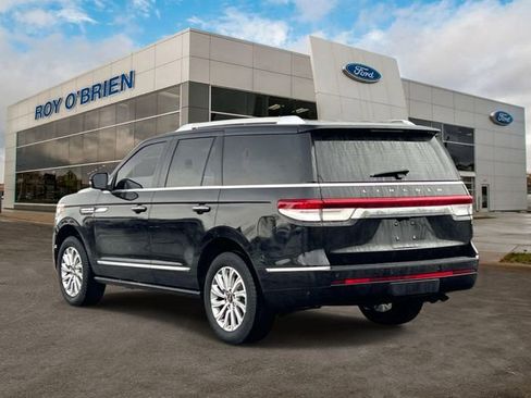 Used 2024 Lincoln Navigator Premiere image 3