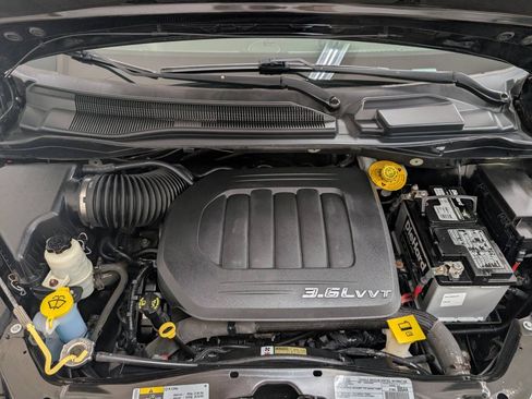 Used 2017 Dodge Grand Caravan Crew FWD image 23