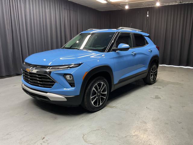 Used 2024 Chevrolet TrailBlazer LT w/ Convenience Package AWD/4WD image 3