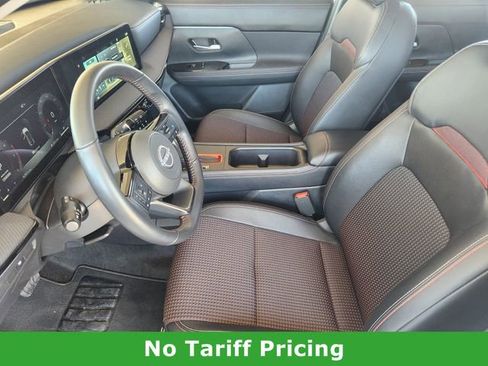 Certified 2025 Nissan Kicks SR image 12