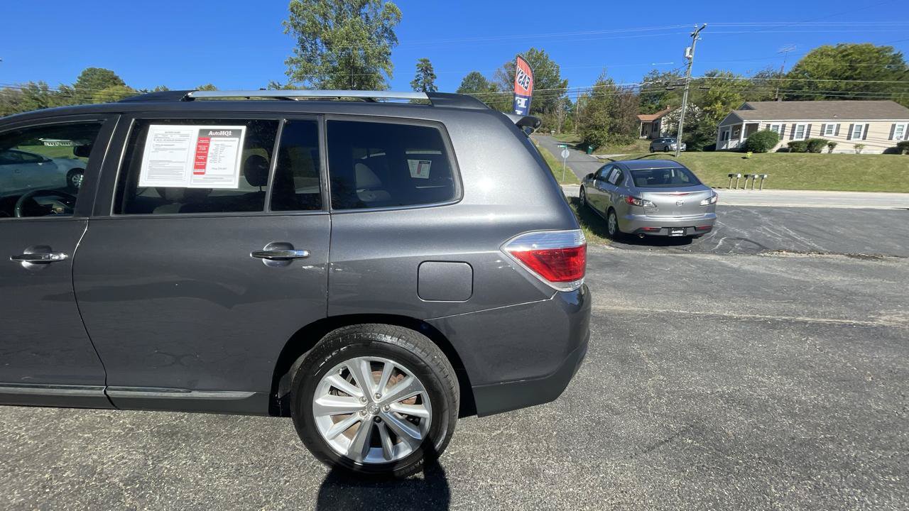 Used 2011 Toyota Highlander Limited w/ Tow Pkg AWD/4WD image 5