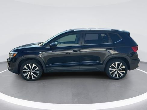 Used 2022 Volkswagen Taos SE FWD image 6