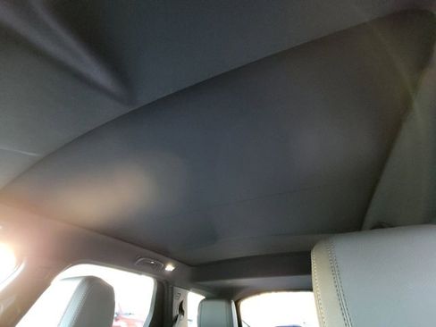 Used 2025 Land Rover Discovery Sport Dynamic SE image 38