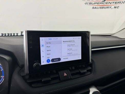 Used 2025 Toyota RAV4 XLE AWD/4WD image 17