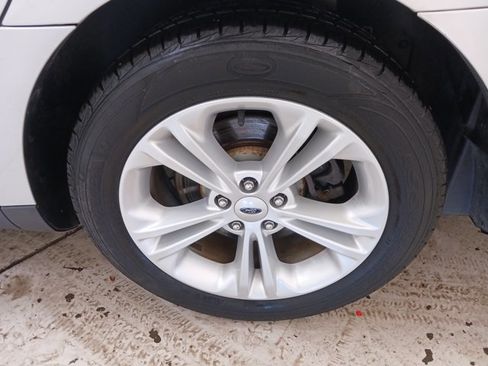 Used 2017 Ford Taurus SE image 27