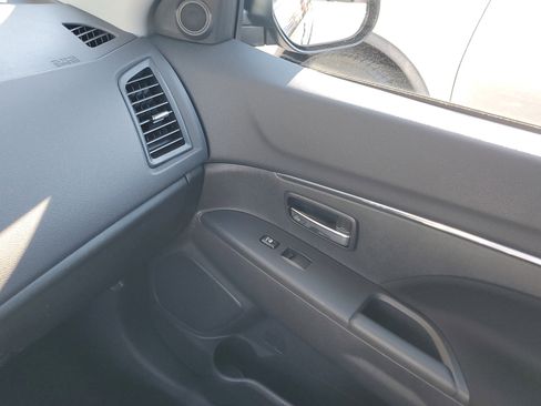 Used 2025 Mitsubishi Outlander Sport LE image 29