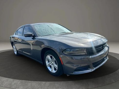 Used 2022 Dodge Charger SXT RWD image 3