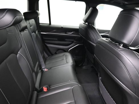 New 2025 Jeep Grand Cherokee Limited w/ Luxury Tech Group II image 17