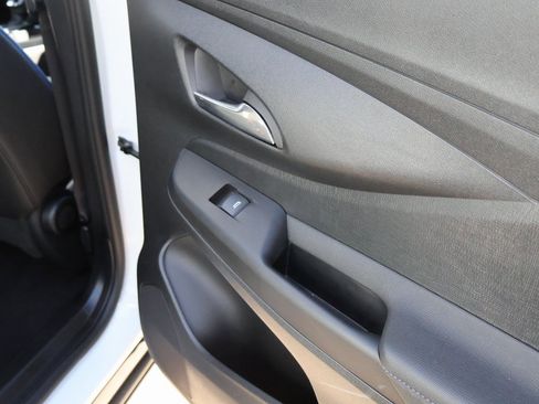 Used 2025 Buick Envista Sport Touring image 14