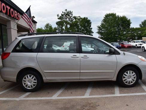 Used 2010 Toyota Sienna CE FWD image 6