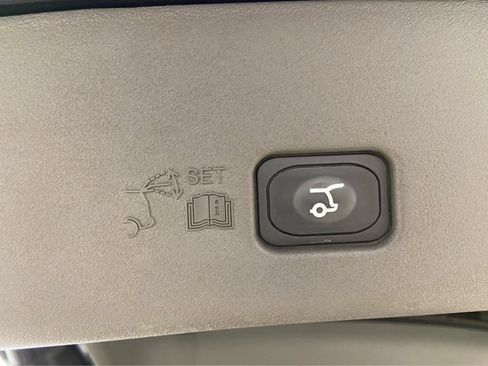 Used 2024 Lincoln Nautilus Reserve w/ Equipment Group 202A image 12