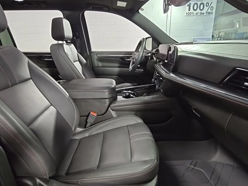 Used 2025 Chevrolet Suburban RST w/ RST Capability Package AWD/4WD image 36