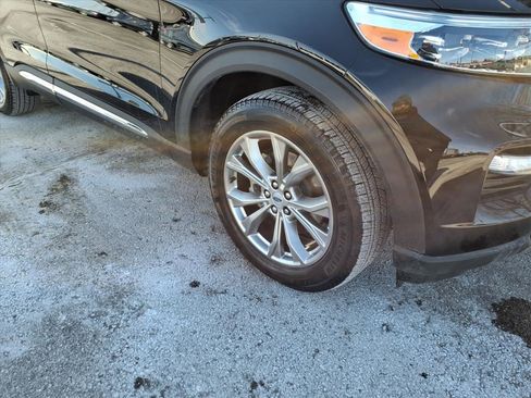 Certified 2023 Ford Explorer XLT w/ Equipment Group 202A image 5