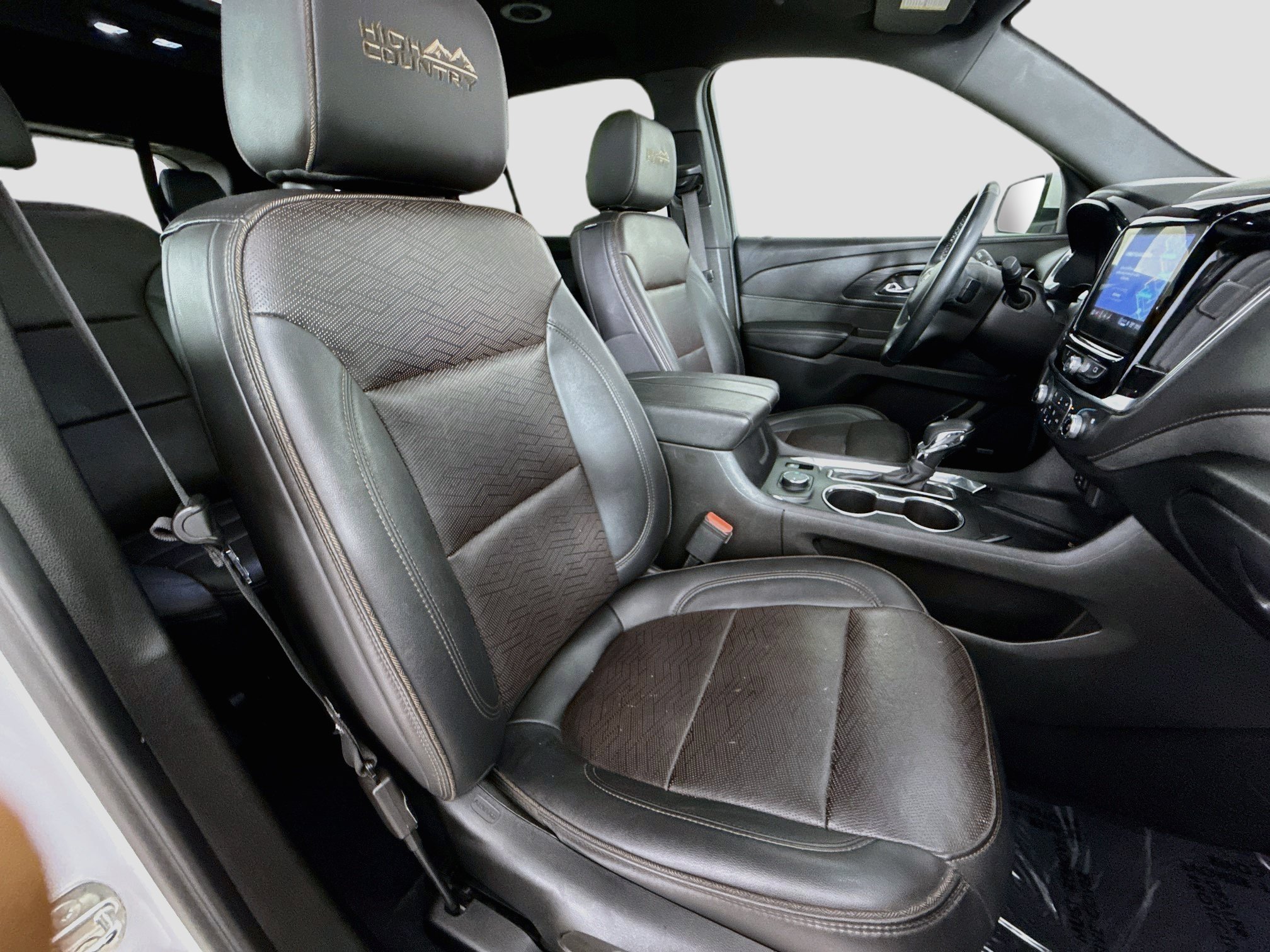 Used 2023 Chevrolet Traverse High Country FWD image 32
