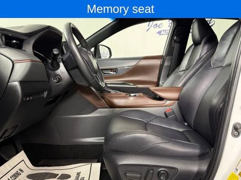 Used 2023 Toyota Venza XLE AWD/4WD image 13