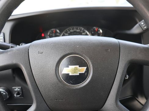 Used 2018 Chevrolet Express 2500 image 20