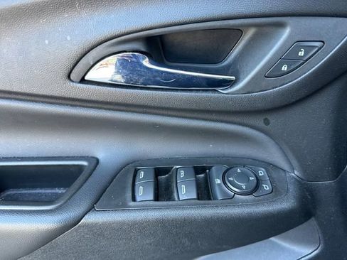 Used 2022 Chevrolet Equinox LT AWD/4WD image 11