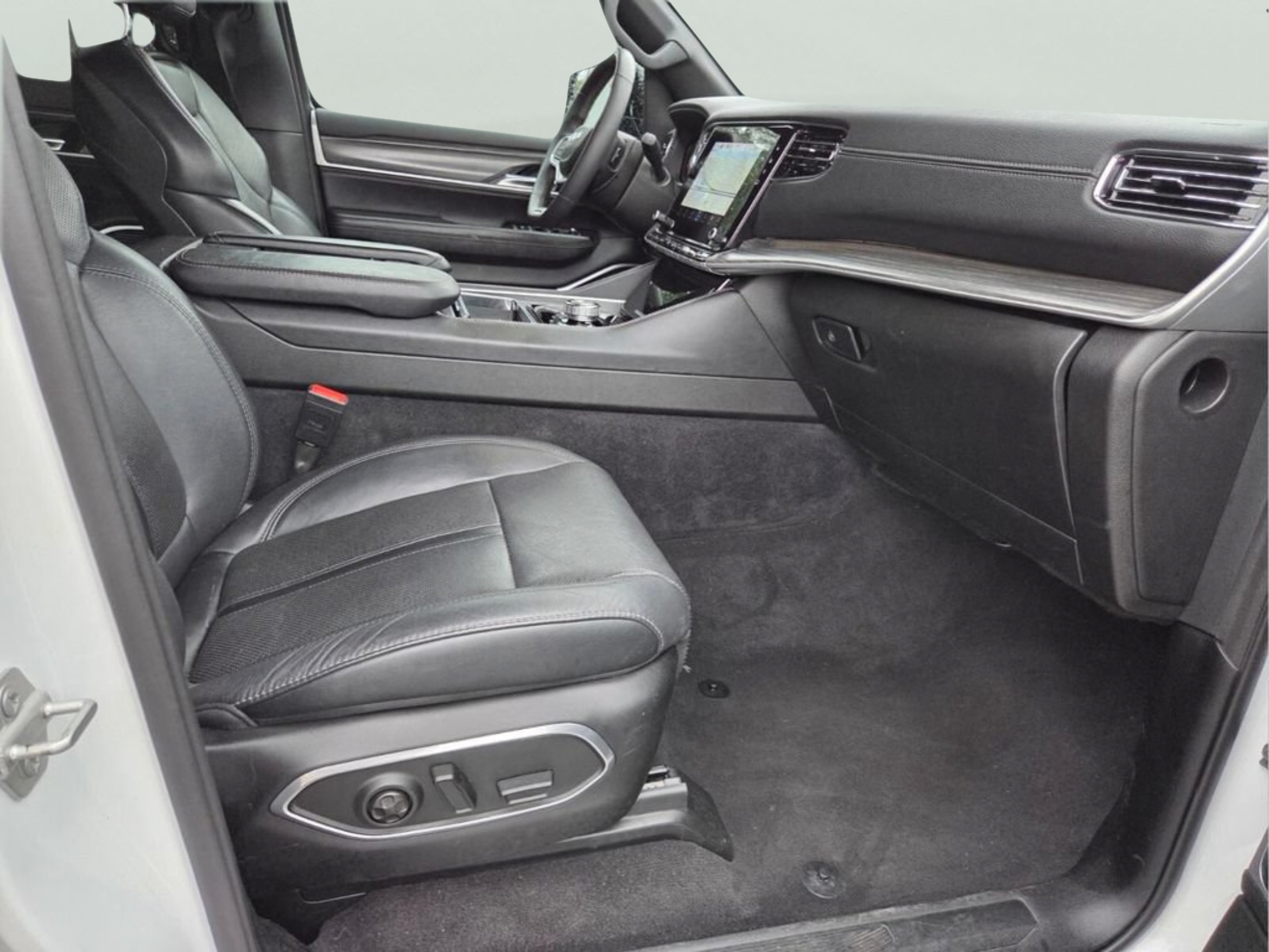 Used 2024 Jeep Wagoneer Series II w/ Flexible Seating Group AWD/4WD image 17