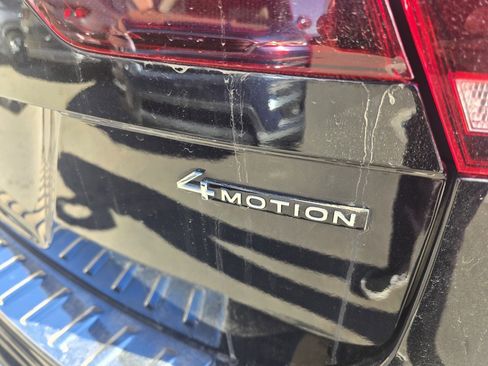 Used 2022 Volkswagen Tiguan SE w/ Panoramic Sunroof Package image 9