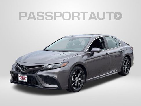 Used 2023 Toyota Camry SE w/ Cold Weather Package image 1