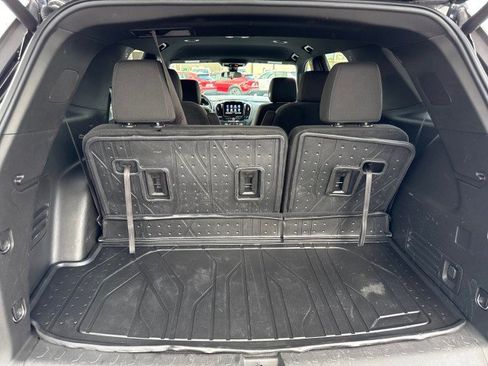 Used 2023 Chevrolet Traverse LT FWD image 26