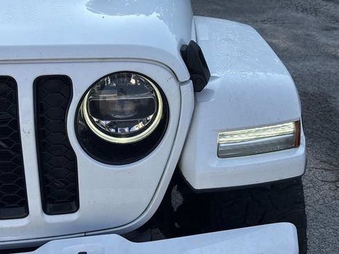 Used 2021 Jeep Gladiator Overland AWD/4WD image 10