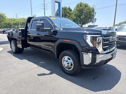 Used 2024 GMC Sierra 3500 SLE AWD/4WD image 2