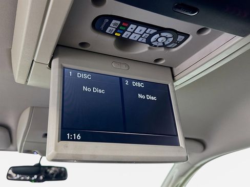 Used 2014 Chrysler Town & Country Touring image 24