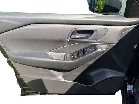 Used 2024 Nissan Rogue S FWD image 11