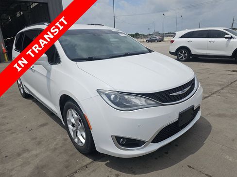 Used 2019 Chrysler Pacifica Touring-L Plus w/ Advanced Safetytec Group FWD image 5