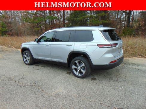 Certified 2024 Jeep Grand Cherokee L Limited w/ Luxury Tech Group II image 7