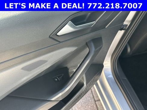 Certified 2025 Volkswagen Jetta SE image 12
