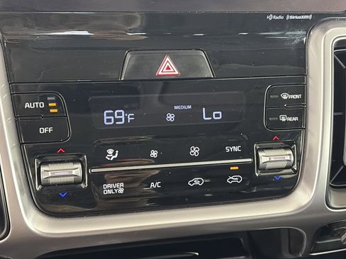 Certified 2022 Kia Sorento EX w/ Panoramic Sunroof Package image 31