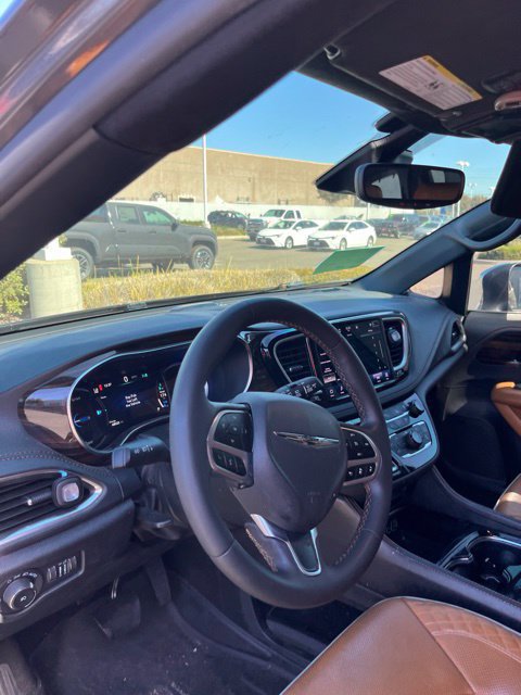 Used 2022 Chrysler Pacifica Pinnacle FWD image 16