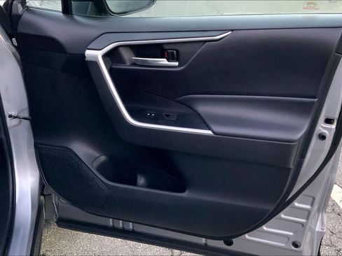 Used 2021 Toyota RAV4 XLE image 22