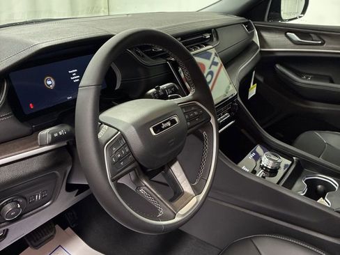 New 2025 Jeep Grand Cherokee Limited image 10