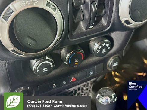 Used 2018 Jeep Wrangler Unlimited Sahara w/ Connectivity Group AWD/4WD image 17